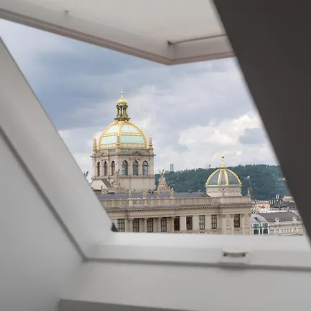 Days - Minimalistic With Netflix And View To National Museum Praag