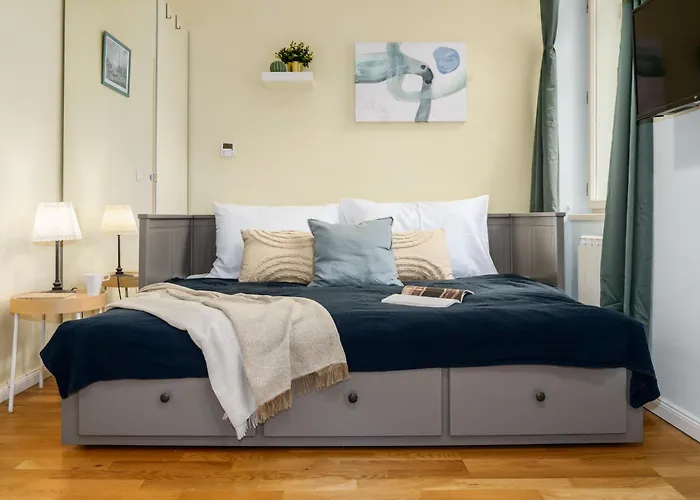 Apartment Days - Minimalistic With Netflix And View To National Museum