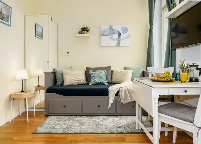 Days - Minimalistic With Netflix And View To National Museum Apartment Prague