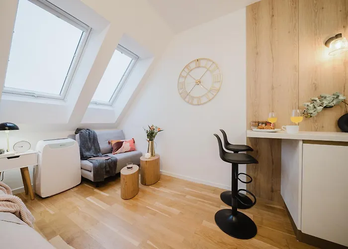 Apartment Days - Minimalistic With Netflix And View To National Museum *