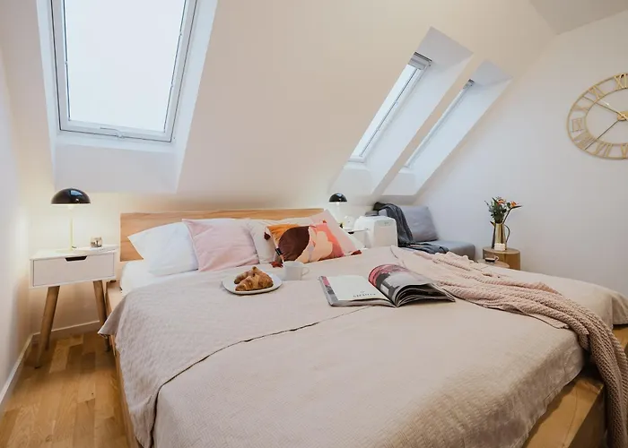 Apartment Days - Minimalistic With Netflix And View To National Museum *