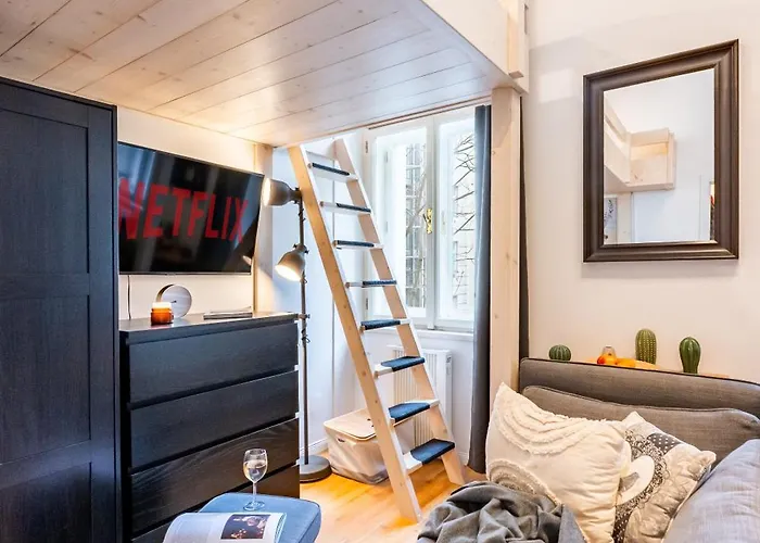 Days - Minimalistic With Netflix And View To National Museum Prague