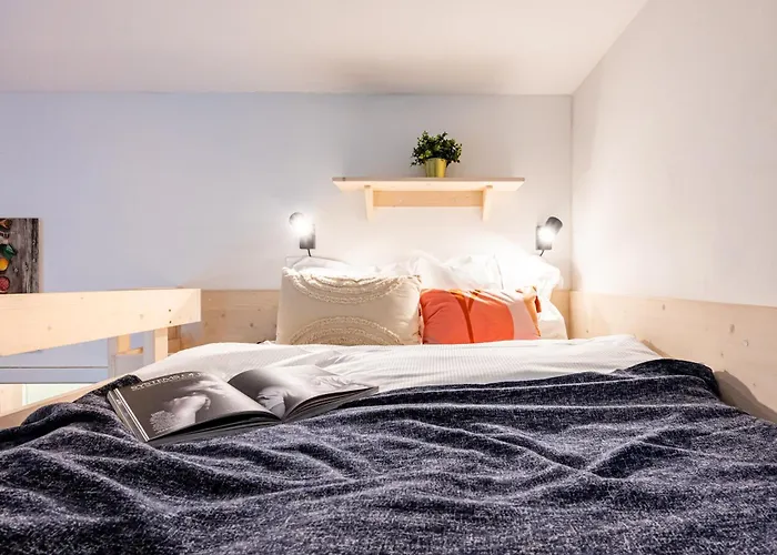 Days - Minimalistic With Netflix And View To National Museum * Prague