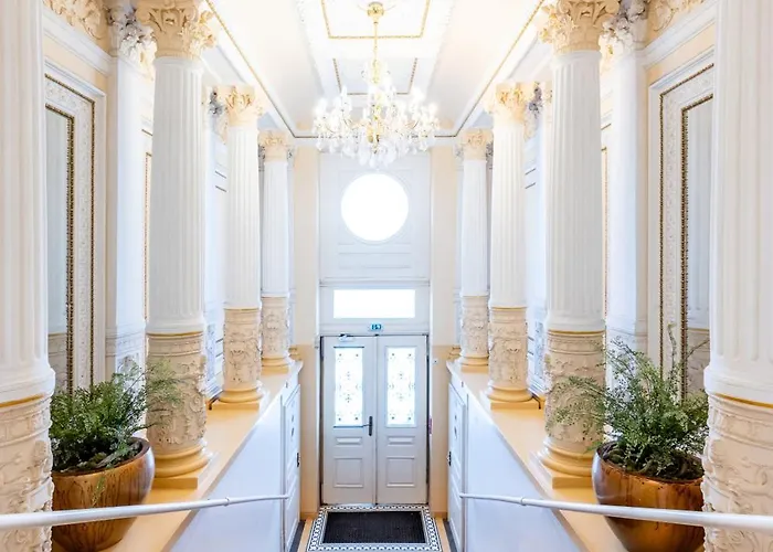 Apartment Days - Minimalistic With Netflix And View To National Museum Prague