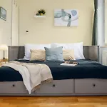 Apartment Days - Minimalistic With Netflix And View To National Museum