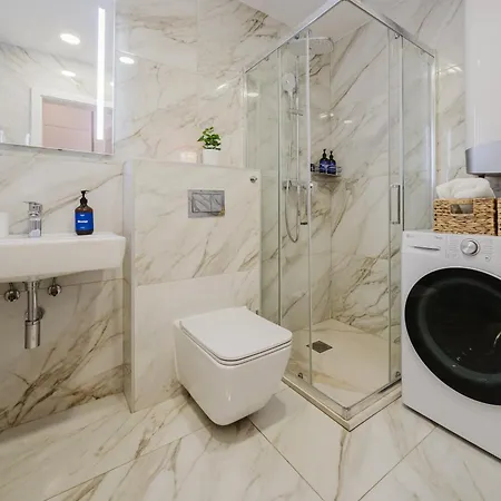 Days - Minimalistic With Netflix And View To National Museum شقة براغ