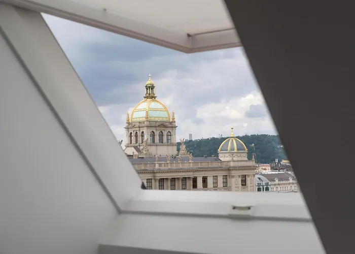 Days - Minimalistic With Netflix And View To National Museum Prága