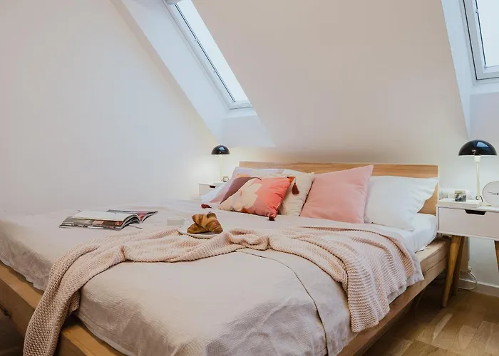 Apartman Days - Minimalistic With Netflix And View To National Museum