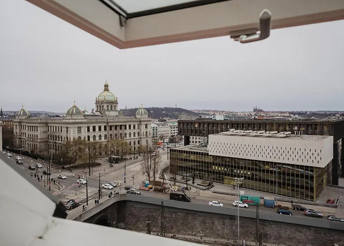 Days - Minimalistic With Netflix And View To National Museum