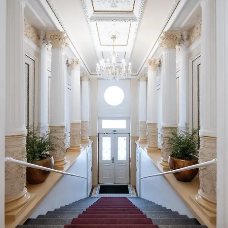 Days - National Museum شقة
